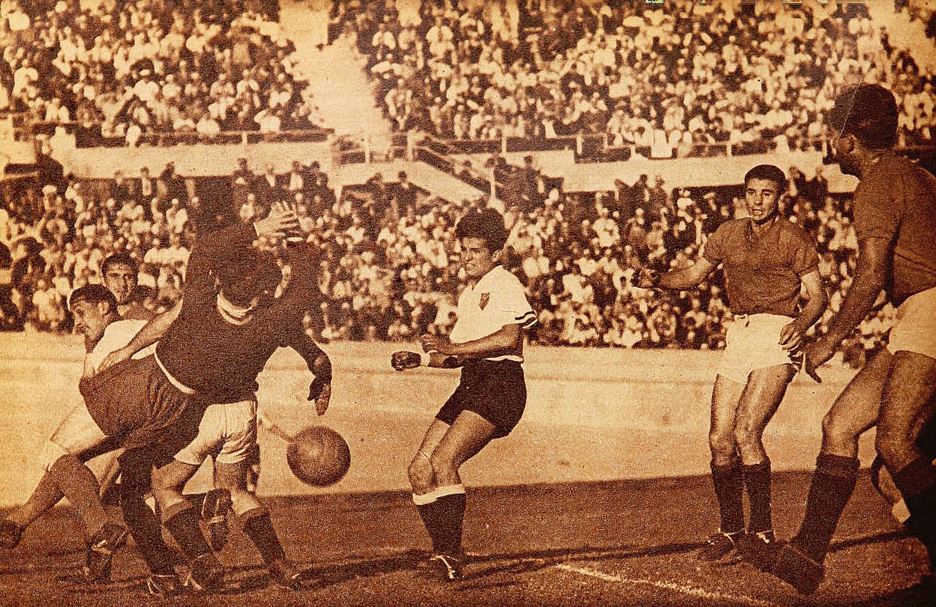Colo-Colo frente a Unión Española en 1945